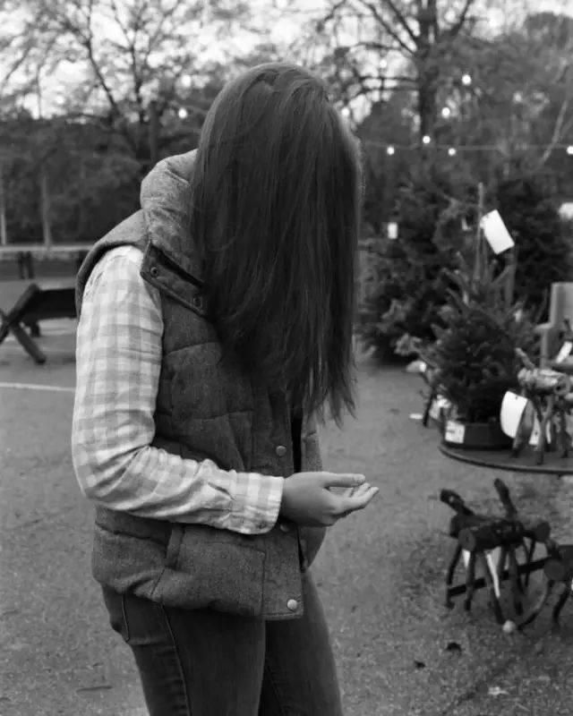 摄影师p掉所有人手里的手机后（他P掉了人们手里的手机）(5)