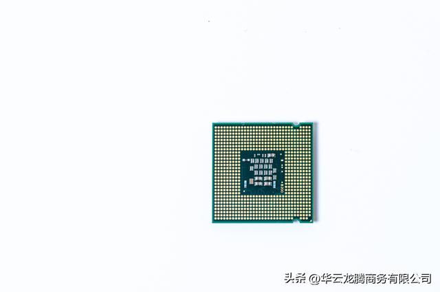 电脑突然键盘显示器鼠标不亮了（电脑显示器键盘鼠标都不亮了怎么办）