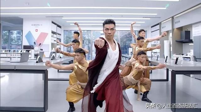 小米华丽转身（小米跨界合作再度火出圈）(8)