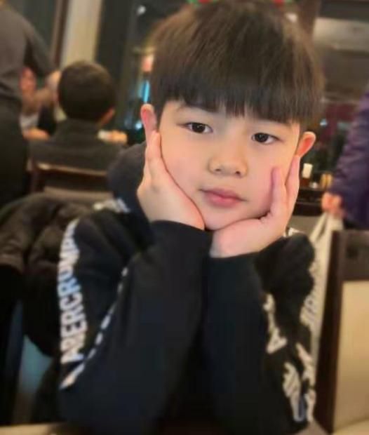 沙溢安吉小鱼儿近照（沙溢晒小鱼儿搞怪）(6)