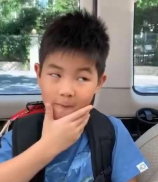 沙溢安吉小鱼儿近照（沙溢晒小鱼儿搞怪）