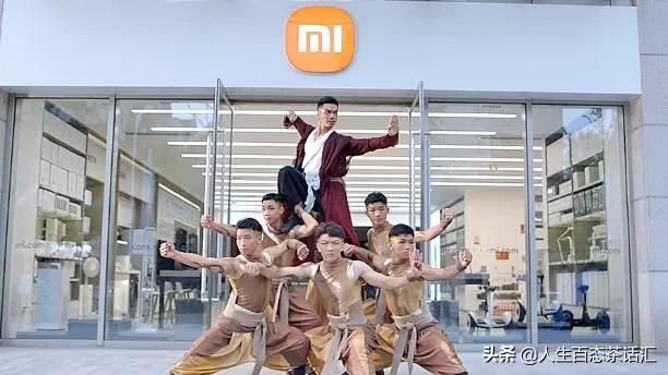 小米华丽转身（小米跨界合作再度火出圈）(13)