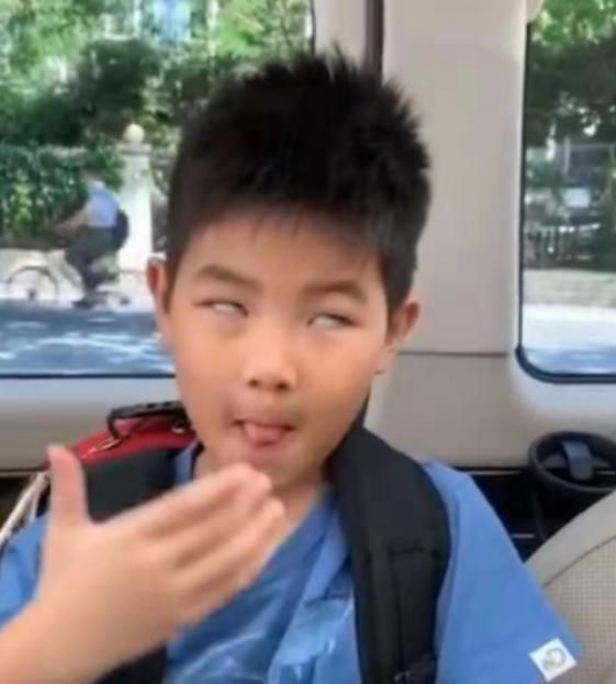 沙溢安吉小鱼儿近照（沙溢晒小鱼儿搞怪）(2)