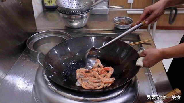 厨师长教你油焖大虾的正宗做法（厨师长教你做油焖大虾）(6)