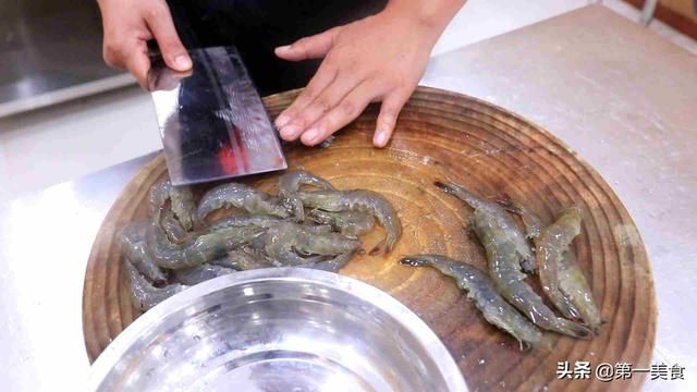 厨师长教你油焖大虾的正宗做法（厨师长教你做油焖大虾）(2)