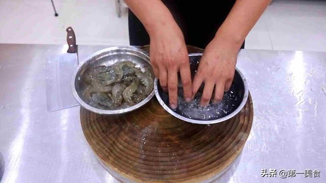 厨师长教你油焖大虾的正宗做法（厨师长教你做油焖大虾）(3)