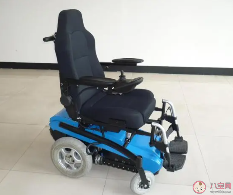 这届年轻人盯上了电动轮椅 没病可以买轮椅吗