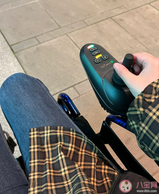 这届年轻人盯上了电动轮椅是怎么了 年轻人为什么会选择电动轮椅