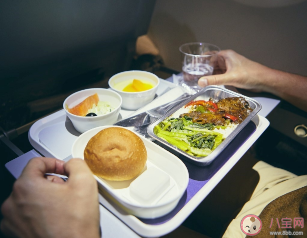 飞机餐为什么不好吃 飞机餐是现做的吗