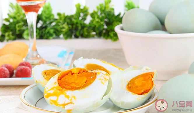 做咸蛋为什么都用鸭蛋 鸭蛋被腌制后<font color='red'>营养</font>会发生变化吗