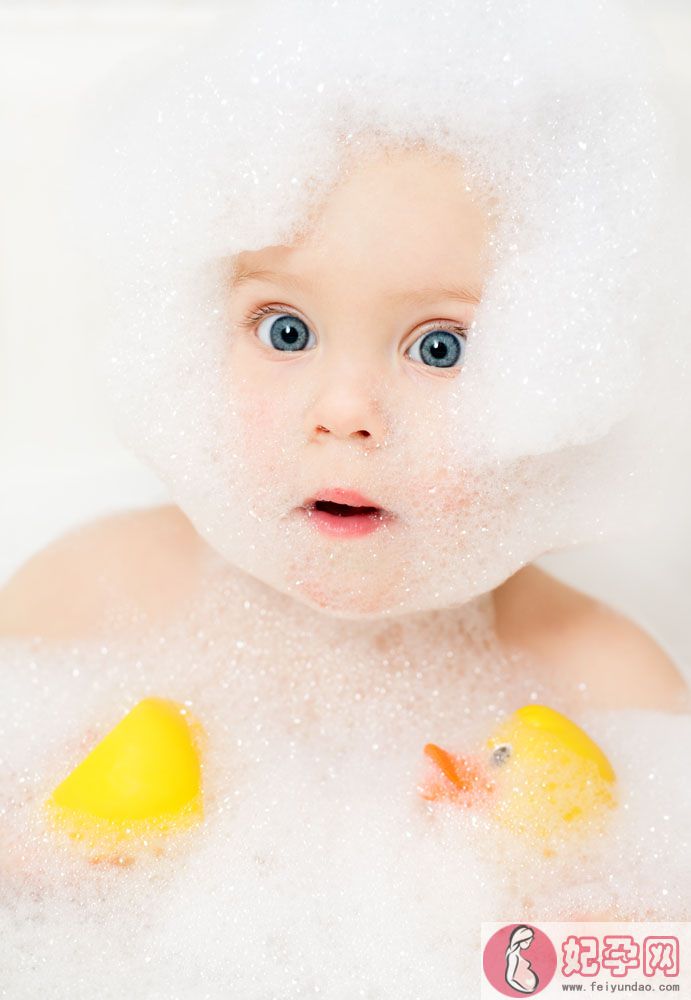 冬天宝宝应该多久洗一次澡  宝宝洗澡不能忽略的事