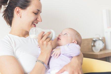 宝宝什么时候该戒奶瓶？晚戒奶瓶有何危害？