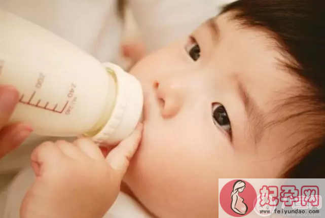 冬天宝宝脱水热什么症状 宝宝脱水热产生的原因是什么