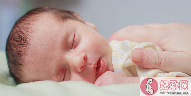 如何安抚睡前太兴奋的宝宝  怎么做让宝宝安静入睡