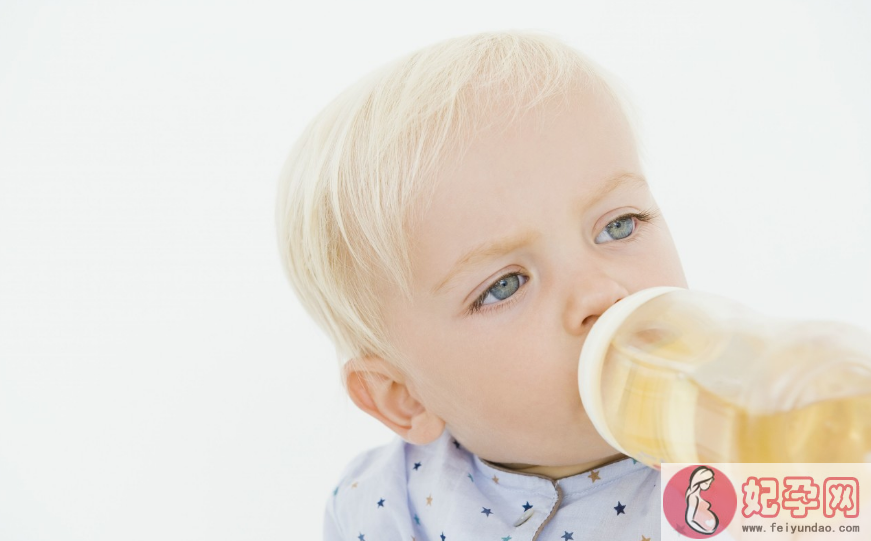 一岁宝宝不爱喝水怎么办  小孩每天应该喝多少水